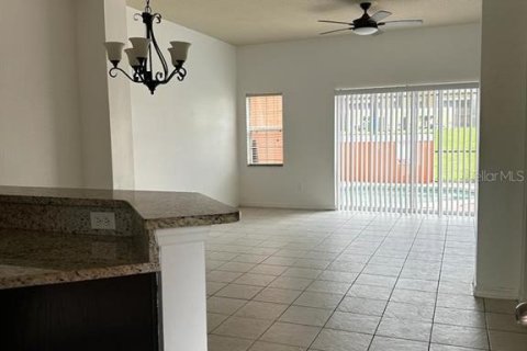 Adosado en venta en Kissimmee, Florida, 3 dormitorios, 120.31 m2 № 1336017 - foto 2