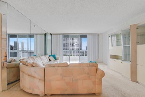 Condo in Aventura, Florida, 2 bedrooms  № 1385645 - photo 12