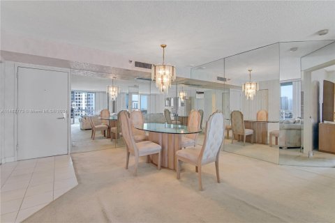 Copropriété à vendre à Aventura, Floride: 2 chambres, 126.81 m2 № 1385645 - photo 8