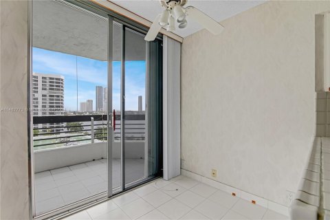 Copropriété à vendre à Aventura, Floride: 2 chambres, 126.81 m2 № 1385645 - photo 18