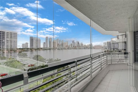 Condo in Aventura, Florida, 2 bedrooms  № 1385645 - photo 26