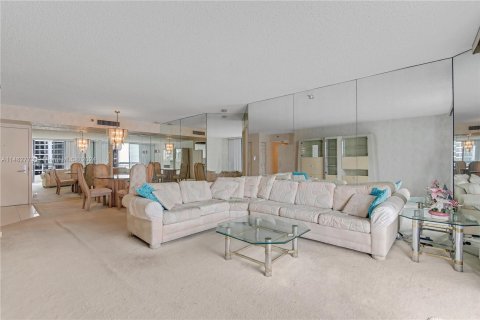 Condo in Aventura, Florida, 2 bedrooms  № 1385645 - photo 16