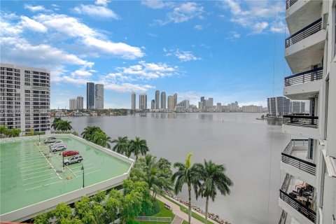 Condominio en venta en Aventura, Florida, 2 dormitorios, 126.81 m2 № 1385645 - foto 1