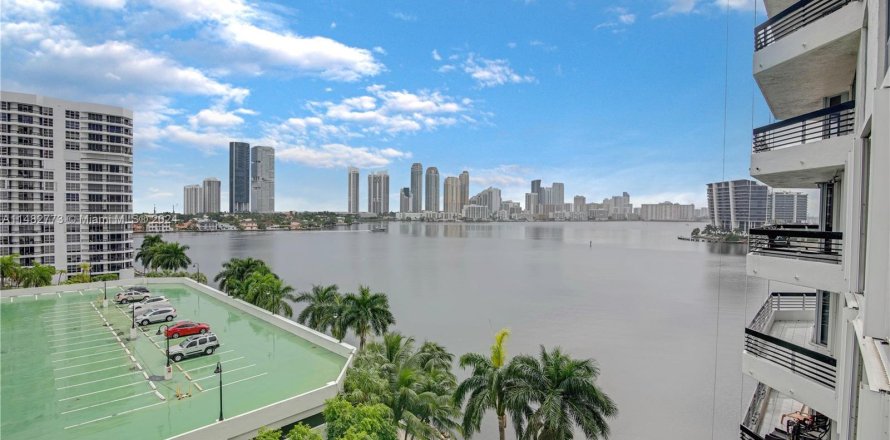 Condo in Aventura, Florida, 2 bedrooms  № 1385645