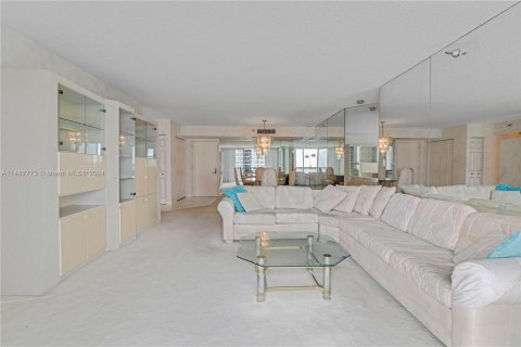 Copropriété à vendre à Aventura, Floride: 2 chambres, 126.81 m2 № 1385645 - photo 11