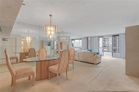 Copropriété à vendre à Aventura, Floride: 2 chambres, 126.81 m2 № 1385645 - photo 13