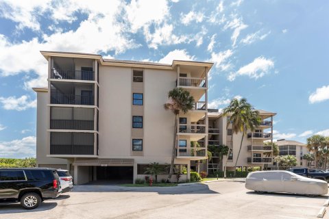 Condo in Stuart, Florida, 2 bedrooms  № 1120290 - photo 1