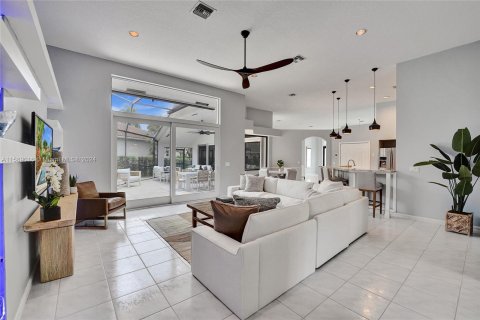 House in Weston, Florida 5 bedrooms, 306.67 sq.m. № 1177922 - photo 22