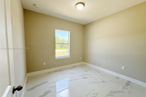 Casa en venta en Lehigh Acres, Florida, 4 dormitorios, 172.89 m2 № 1162112 - foto 21