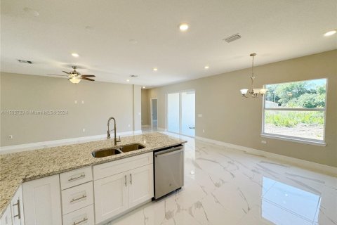 Casa en venta en Lehigh Acres, Florida, 4 dormitorios, 172.89 m2 № 1162112 - foto 12