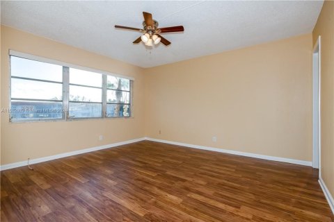 Copropriété à vendre à Pembroke Pines, Floride: 2 chambres, 108.7 m2 № 1162116 - photo 6