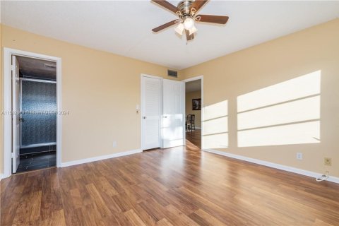 Condo in Pembroke Pines, Florida, 2 bedrooms  № 1162116 - photo 9