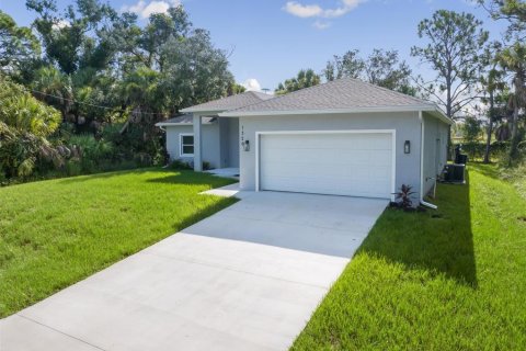 House in North Port, Florida 3 bedrooms, 157.28 sq.m. № 1342864 - photo 3