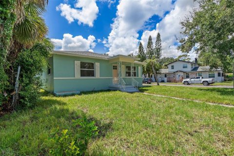 House in Saint Petersburg, Florida 3 bedrooms, 164.62 sq.m. № 1342863 - photo 4