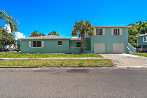 House in Saint Petersburg, Florida 3 bedrooms, 164.62 sq.m. № 1342863 - photo 5