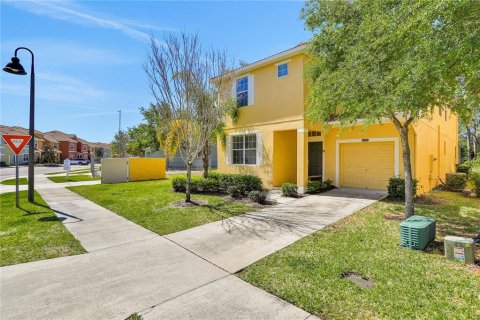 Casa en venta en Kissimmee, Florida, 6 dormitorios, 305.74 m2 № 1342865 - foto 1