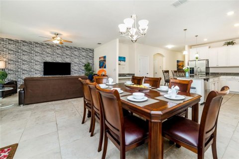 Casa en venta en Kissimmee, Florida, 6 dormitorios, 305.74 m2 № 1342865 - foto 8