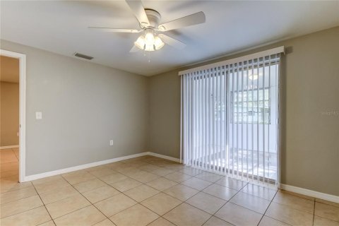 House in New Port Richey, Florida 3 bedrooms, 136.57 sq.m. № 1343365 - photo 12