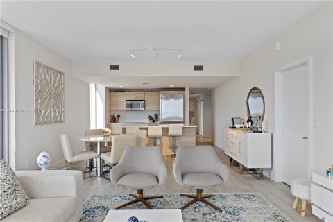 Condominio en venta en North Miami Beach, Florida, 3 dormitorios, 144.56 m2 № 712304 - foto 2