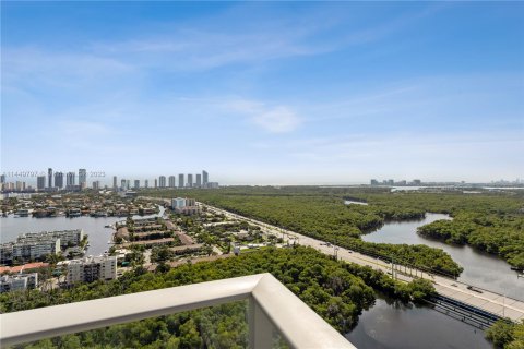 Condominio en venta en North Miami Beach, Florida, 3 dormitorios, 144.56 m2 № 712304 - foto 17