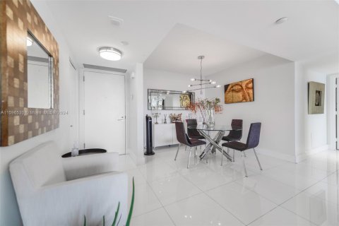 Condo in Aventura, Florida, 2 bedrooms  № 1206654 - photo 3