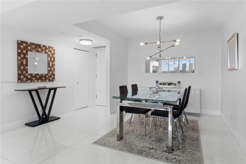 Condo in Aventura, Florida, 2 bedrooms  № 1206654 - photo 8