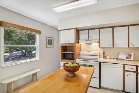 Condo in Clearwater, Florida, 2 bedrooms  № 1350730 - photo 9