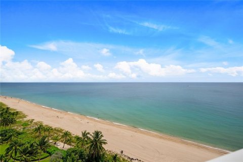 Condo in Lauderdale-by-the-Sea, Florida, 3 bedrooms  № 580001 - photo 3