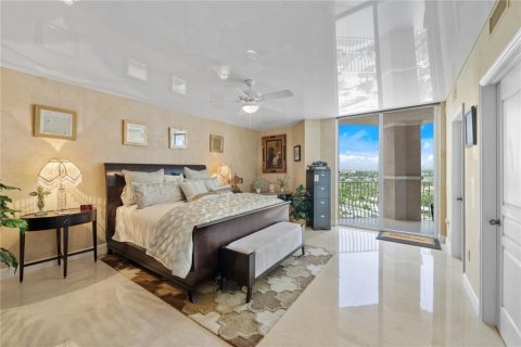 Condo in Lauderdale-by-the-Sea, Florida, 3 bedrooms  № 580001 - photo 19