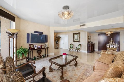 Condo in Lauderdale-by-the-Sea, Florida, 3 bedrooms  № 580001 - photo 15