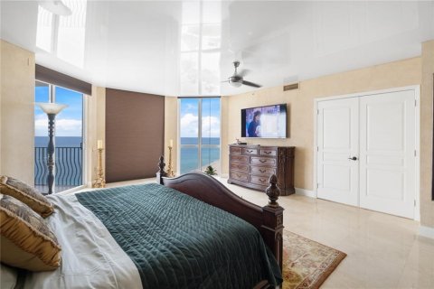 Condo in Lauderdale-by-the-Sea, Florida, 3 bedrooms  № 580001 - photo 23