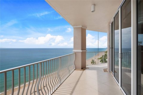 Condo in Lauderdale-by-the-Sea, Florida, 3 bedrooms  № 580001 - photo 20