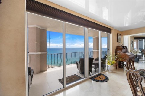 Condo in Lauderdale-by-the-Sea, Florida, 3 bedrooms  № 580001 - photo 12