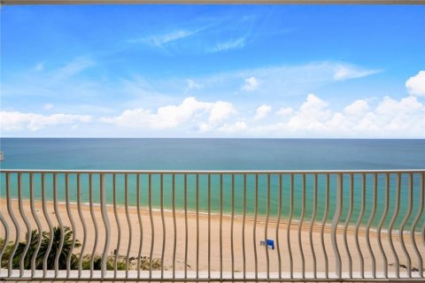 Condo in Lauderdale-by-the-Sea, Florida, 3 bedrooms  № 580001 - photo 17