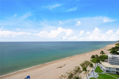 Condo in Lauderdale-by-the-Sea, Florida, 3 bedrooms  № 580001 - photo 4