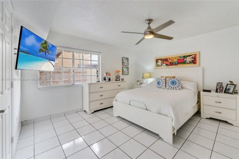 Condominio en venta en Hialeah, Florida, 2 dormitorios, 97.55 m2 № 1439843 - foto 5