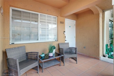 Condominio en venta en Hialeah, Florida, 2 dormitorios, 97.55 m2 № 1439843 - foto 14