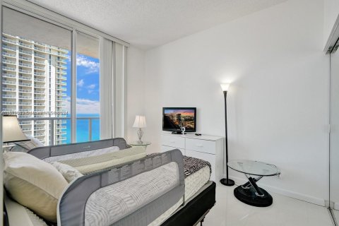 Condominio en venta en Sunny Isles Beach, Florida, 2 dormitorios, 135.64 m2 № 1410837 - foto 11