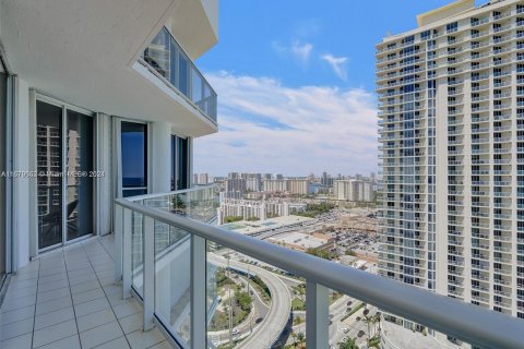 Condominio en venta en Sunny Isles Beach, Florida, 2 dormitorios, 135.64 m2 № 1410837 - foto 14