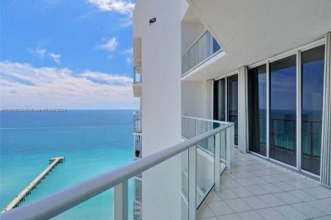 Condominio en venta en Sunny Isles Beach, Florida, 2 dormitorios, 135.64 m2 № 1410837 - foto 2