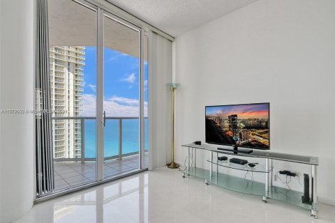 Condominio en venta en Sunny Isles Beach, Florida, 2 dormitorios, 135.64 m2 № 1410837 - foto 4