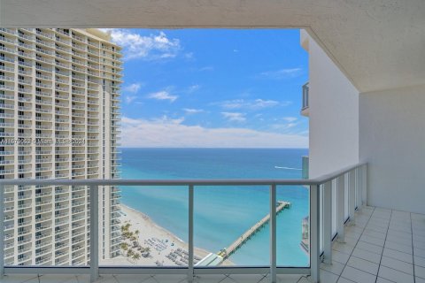 Condominio en venta en Sunny Isles Beach, Florida, 2 dormitorios, 135.64 m2 № 1410837 - foto 13