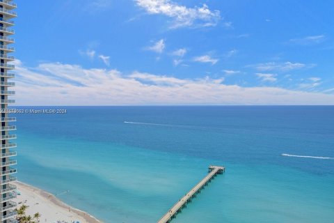 Condominio en venta en Sunny Isles Beach, Florida, 2 dormitorios, 135.64 m2 № 1410837 - foto 1