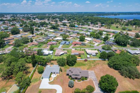 House in Sebring, Florida 4 bedrooms, 292.92 sq.m. № 1278738 - photo 8