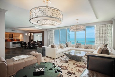 Condominio en venta en Bal Harbour, Florida, 3 dormitorios, 288.46 m2 № 1305883 - foto 1