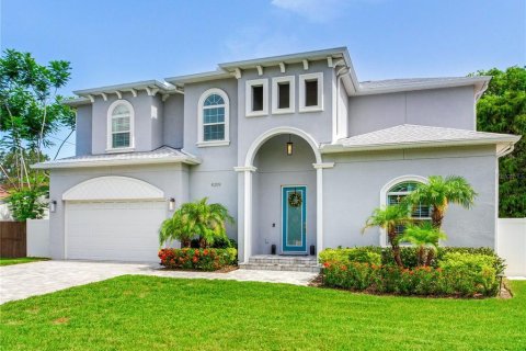 House in Tampa, Florida 4 bedrooms, 295.71 sq.m. № 1287143 - photo 2