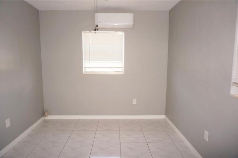 House in Port Charlotte, Florida 2 bedrooms, 91.88 sq.m. № 518510 - photo 22