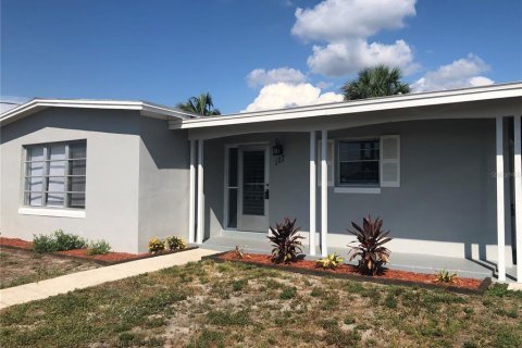 Casa en venta en Port Charlotte, Florida, 2 dormitorios, 91.88 m2 № 518510 - foto 2