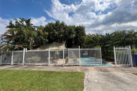 House in Miami, Florida 3 bedrooms, 112.41 sq.m. № 1272407 - photo 22