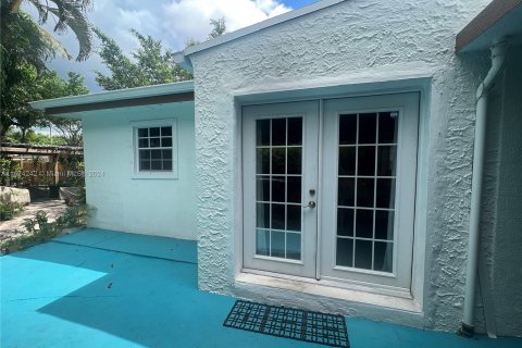 House in Miami, Florida 3 bedrooms, 112.41 sq.m. № 1272407 - photo 1